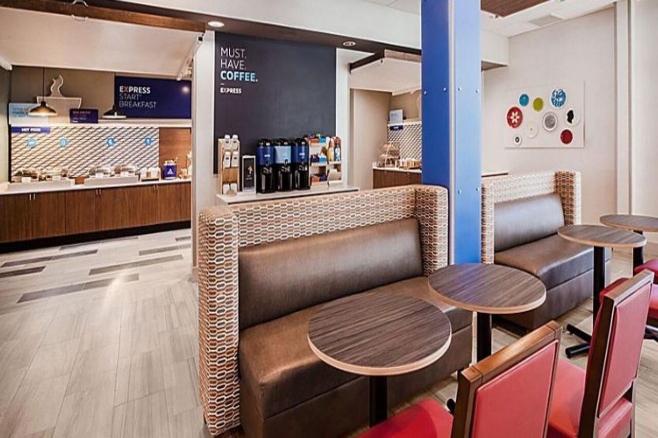 Holiday Inn Express & Suites - Staunton By Ihg Extérieur photo
